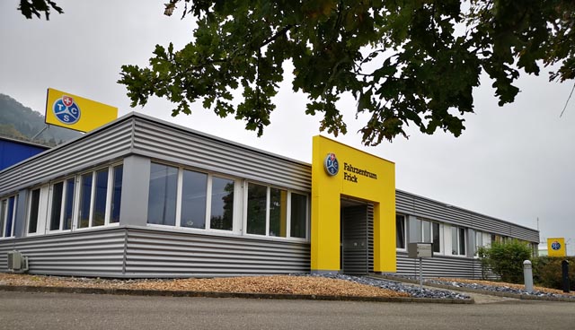 Das neue Schulungsgebäude komplettiert das moderne TCS-Fahrzentrum in Frick und verbessert auch den Auftritt sichtbar. Foto: zVg