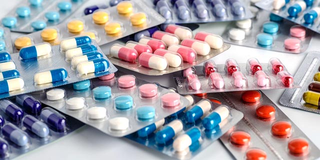 Übermässiger Antibiotikagebrauch lässt Bakterien zunehmend resistent gegen die Medikamente werden. Foto: AdobeStock