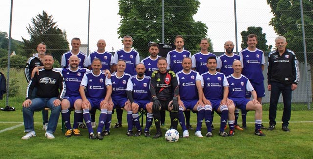 Senioren 40+ FC Eiken mit neuem Outfit. Foto: zVg
