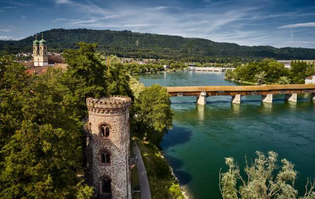 Die Wege der Schönauer führten über die Holzbrücke zwischen Stein und Bad Säckingen. Im Quartiergottesdienst wird die Geschichte der Schönauer thematisiert.
