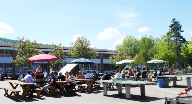 Angehörige hatten am Tag der offenen Tür Gelegeheit, Einblicke in den Schulaltag zu erhalten. Foto: zVg 