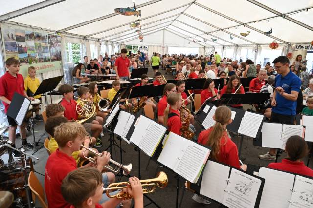 Musikvortrag der Greenhorn- und Juniorband Wegenstettertal. Foto: Christine Steck