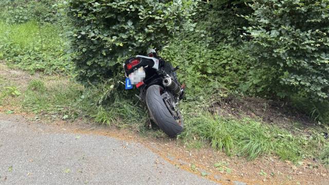 Zwei Personen wurden bei einem Unfall im Bowald verletzt.