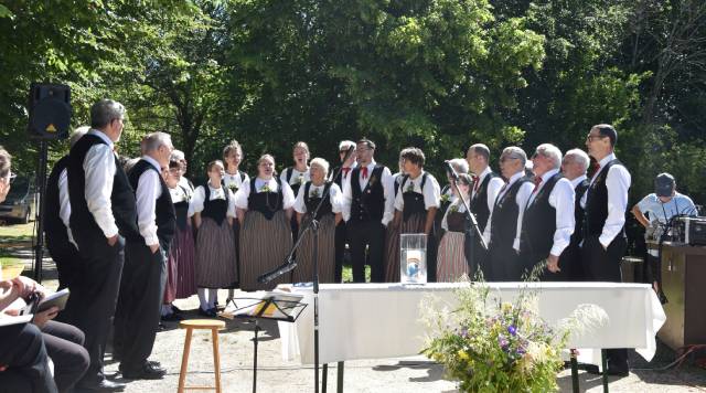 Das Sunnebärg-Chörli zog auch spontane Passanten an.