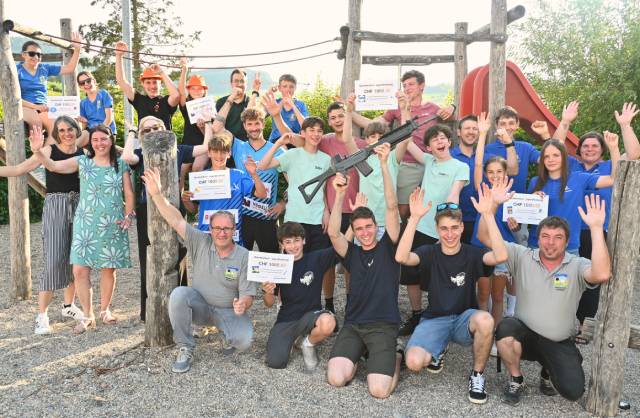 Gruppenbild anlässlich der Checkübergabe. Foto: zVg 